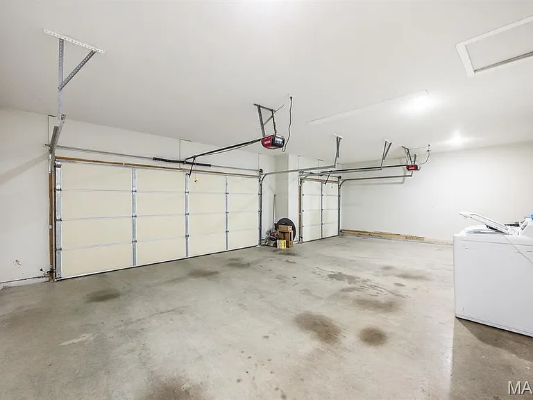 407 Sammy Ln — Photo 34