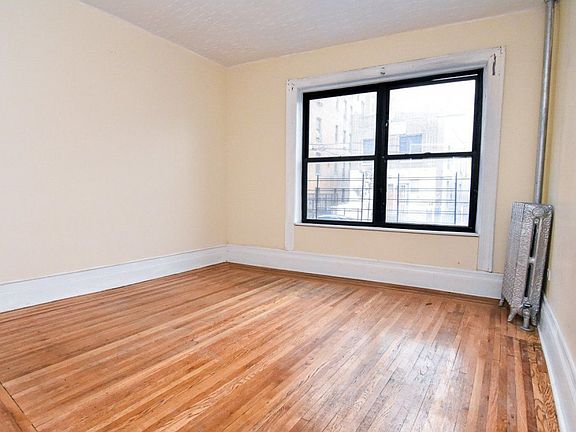 2nd image of 1933 Daly Ave APT 1