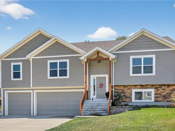 417 Lilly Ln, Liberty, MO 64068