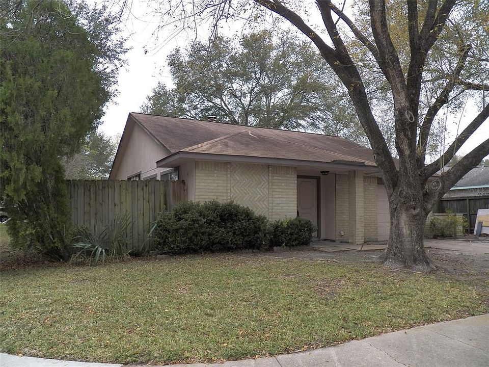 1st image of 10610 Garden Place Dr