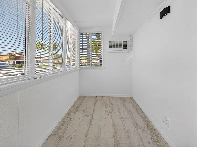 102 Waterford E #102 — Photo 28