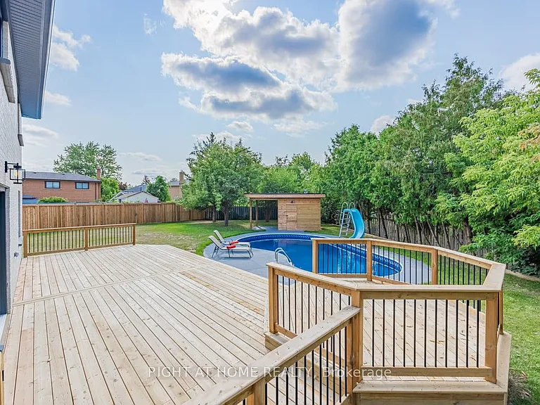 690 Hillman Cres — Photo 23