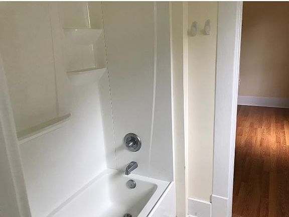 3rd image of 611 11th St