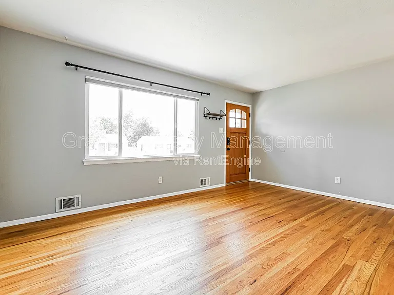 1611 S Julian Way — Photo 3