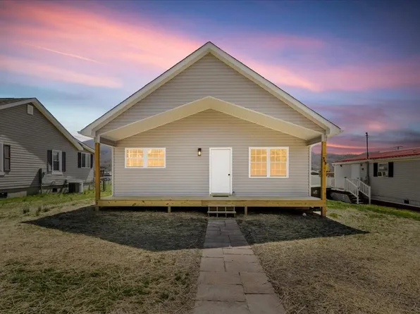 948 4th St NE, Pulaski, VA 24301
