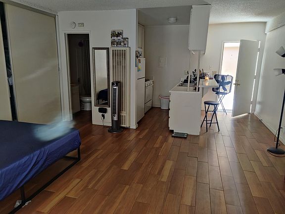 3rd image of 440 8th St APT 6