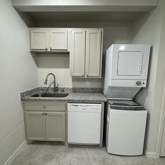 1308 W Choctaw St #9 — Photo 7