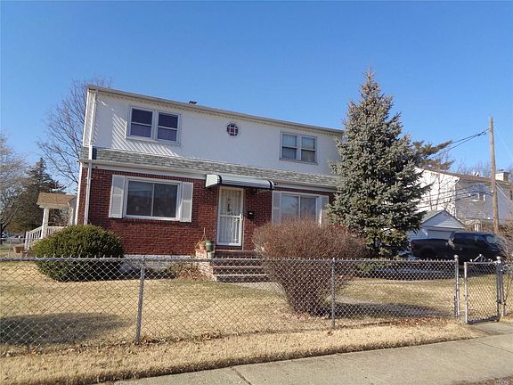 2nd image of 328 Lynn Ct