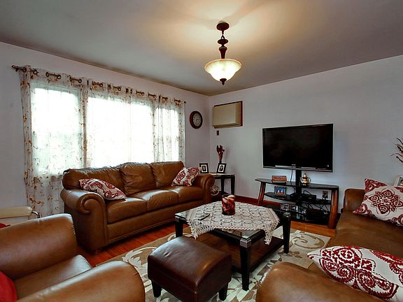 1st Flr Living Room