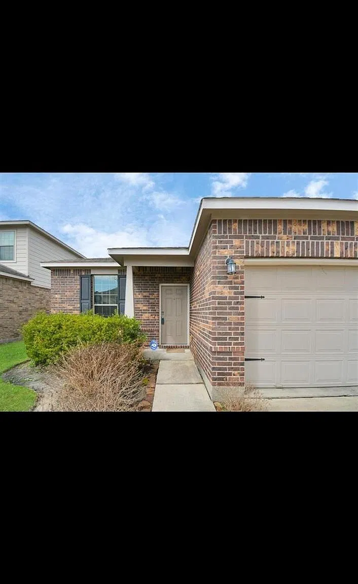 3 bed, 2.0 bath, $1,949 — Photo 1