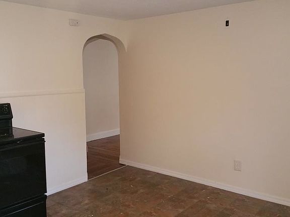 5th image of 281 Blackstone St