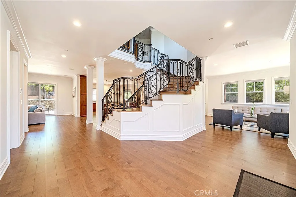 4 bed, 3596 sqft, $14,500 — Photo 2