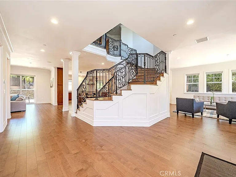 1217 Olive La Canada — Photo 2