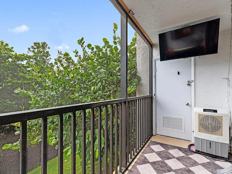 1605 S US Highway 1 #F202 — Photo 30