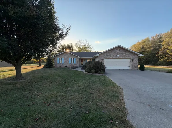 909 N Emma St, West Frankfort, IL 62896