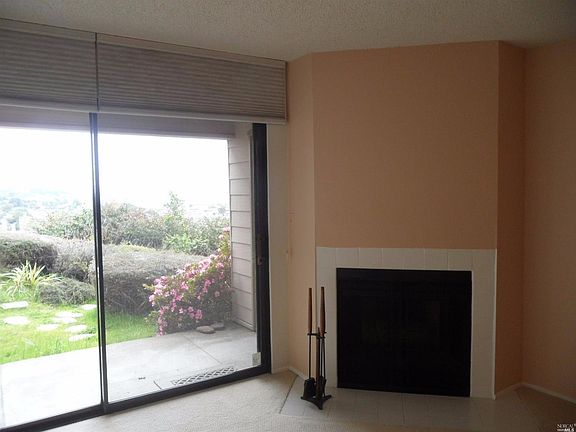 4th image of 915 Via Casitas