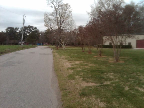 Dead end farm rd to house