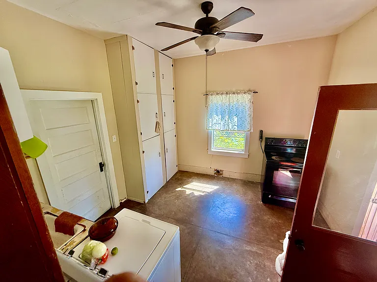 717 Dallas St — Photo 15