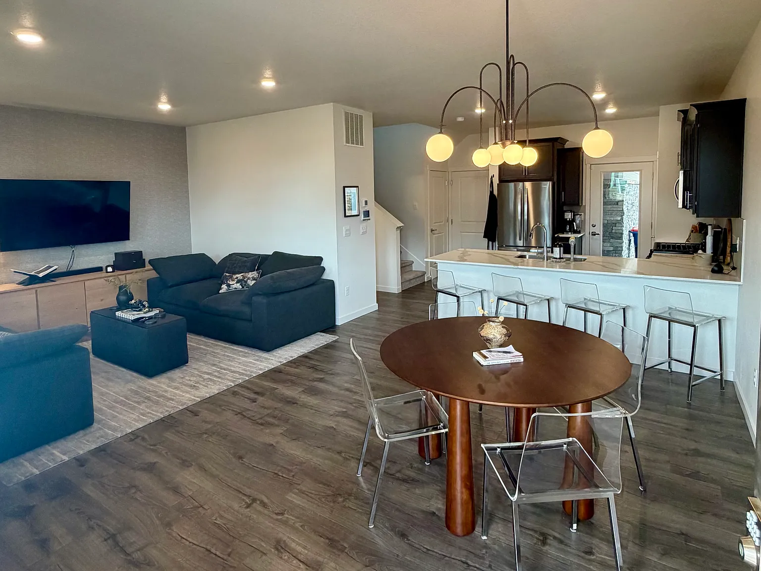 1 bed, 1558 sqft, $1,200 — Photo 3