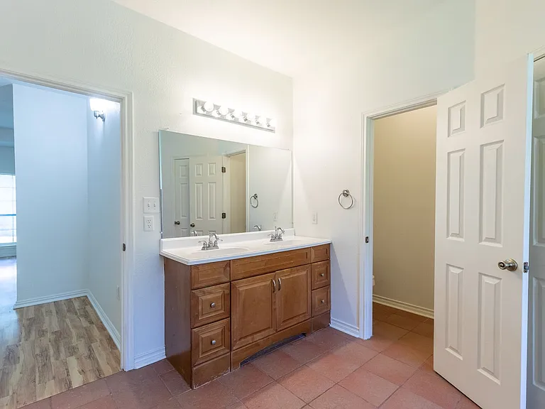 3310 Silver Oaks Dr — Photo 29