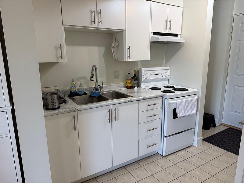 Coquitlam House for rent - 1 Bedroom — photo 6