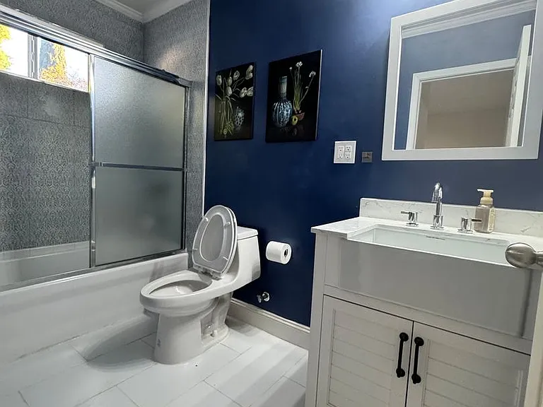 7842 Woodlake Ave — Photo 21