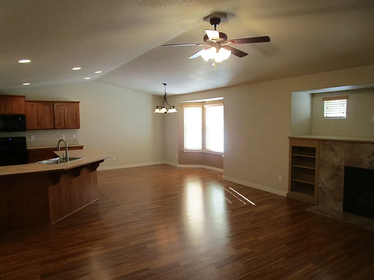 534 NE Brookstone Dr — Photo 13