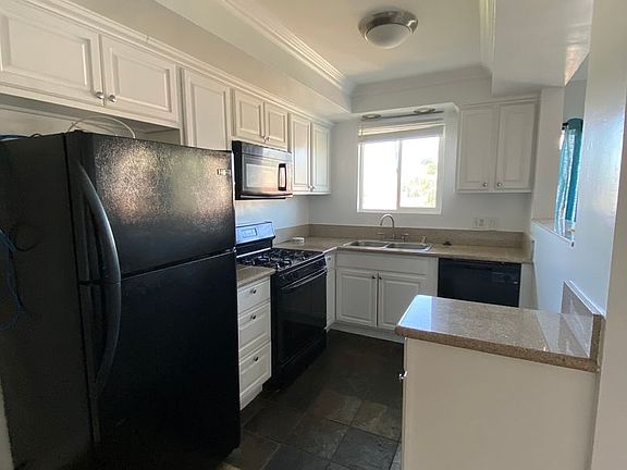 3rd image of 1030 N Orange Grove Ave #302