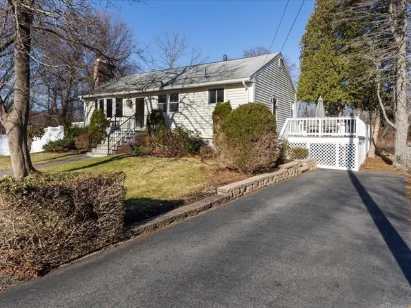 53 Fernwood St, North Andover, MA 01845