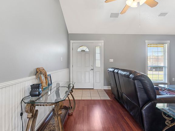 4th image of 8304 Redstone Dr