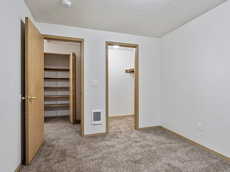 Jonathan's Place — Photo 13