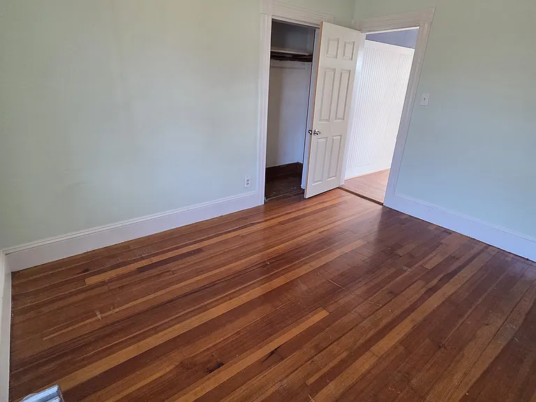 13 1/2 Middle St — Photo 12