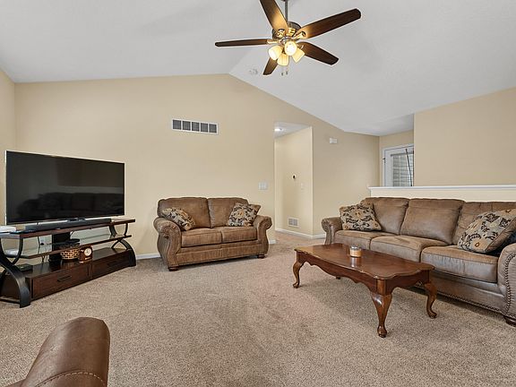 3rd image of 4823 Chasemoor Dr
