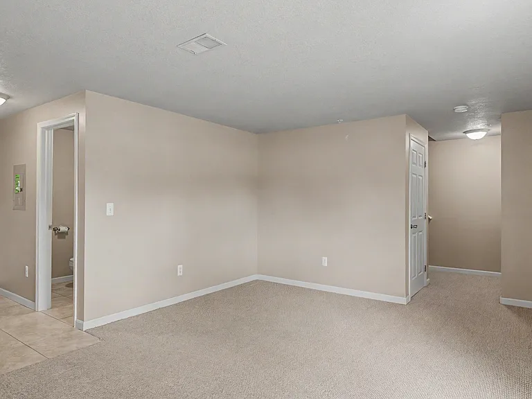 43018 Burlington Dr — Photo 29