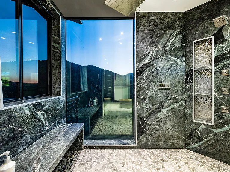 Bed 1: primary suite shower