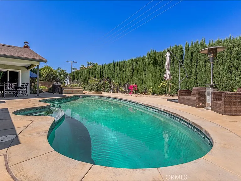 2711 Sweetbriar Dr — Photo 35