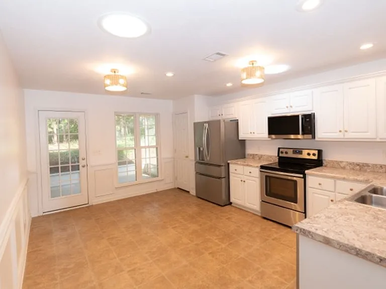 2049 Dundee Way — Photo 6