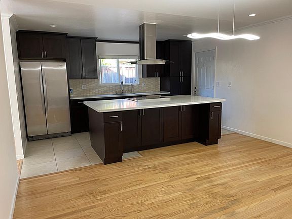 2nd image of 764 Holbrook Pl