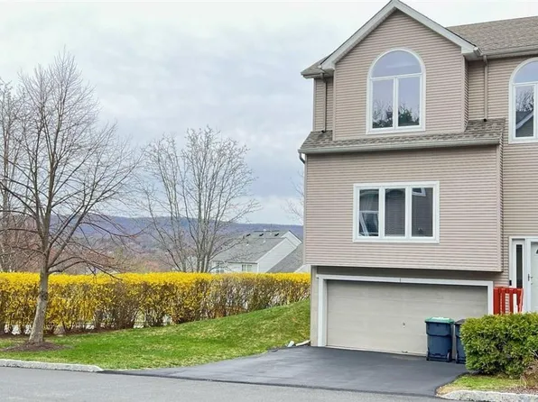 1 Cliffside Court, Highland Mills, NY 10930