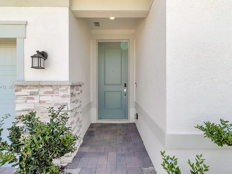 2081 Mossy Vine Ave — Photo 3