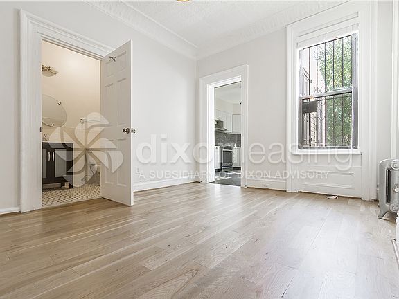 3rd image of 1226 Putnam Ave