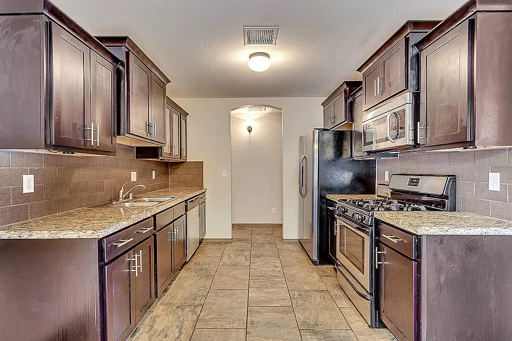 4 bed, 1500 sqft, $1,800 — Photo 3