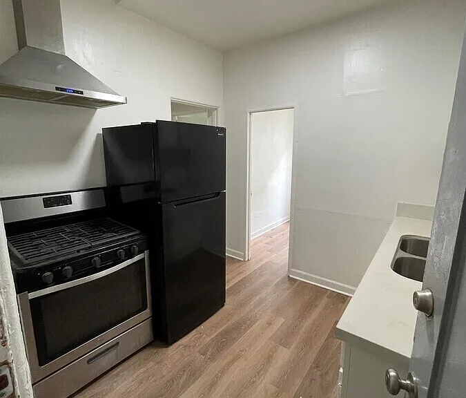 1439 Cedar Ave #10 — Photo 3