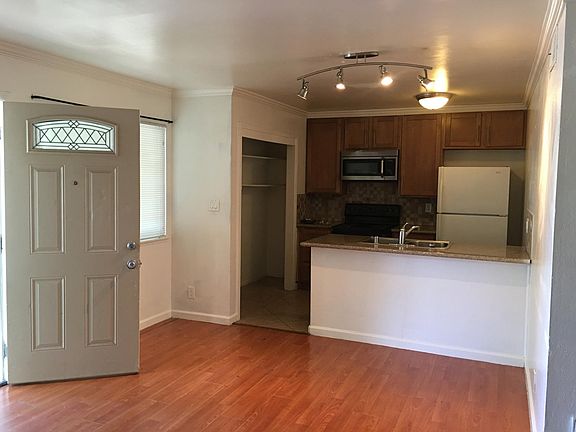 2nd image of 4420 Greenholme Dr APT 1