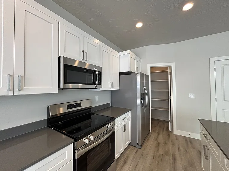 1073 S 4380 W — Photo 7