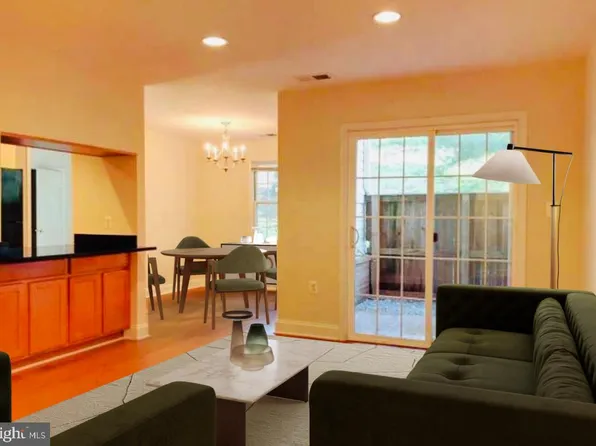 122 Westwick Ct Unit 2, Sterling, VA 20165