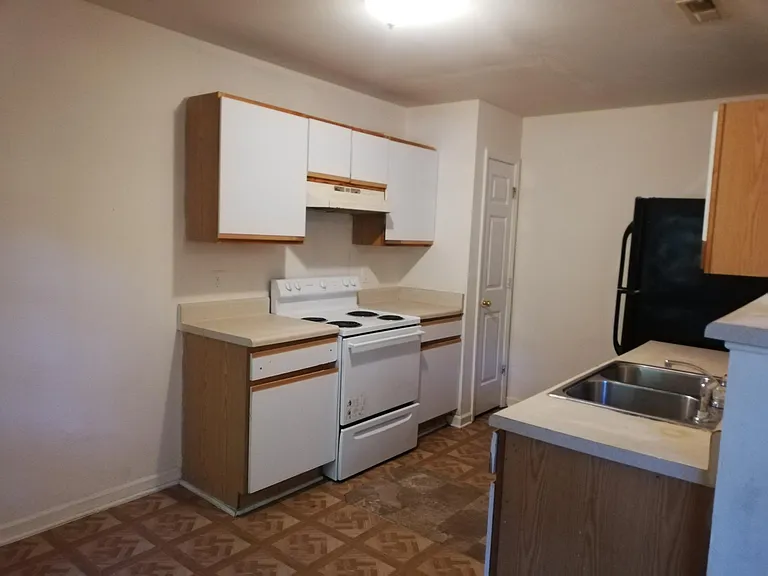512 Bradkin Ct — Photo 8