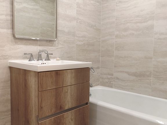 5th image of 123 E 54th St APT 3H