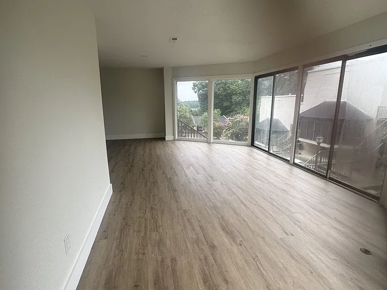 6 Rivercrest Dr #8B — Photo 2