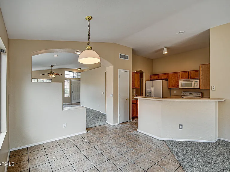 31111 N Claridge Cir — Photo 5